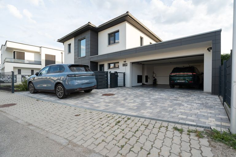 Frontansicht / Garage