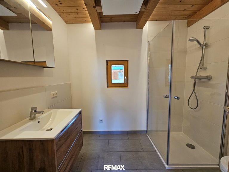 modernes Badezimmer