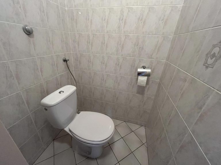 separates WC