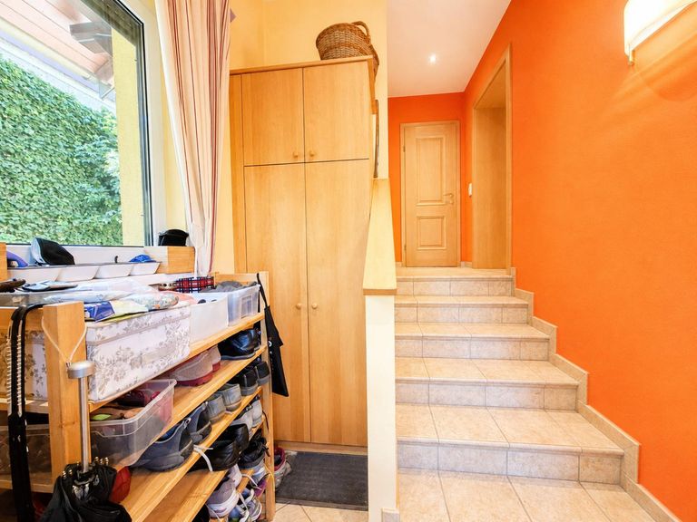 Garderobe beim Hauszugang