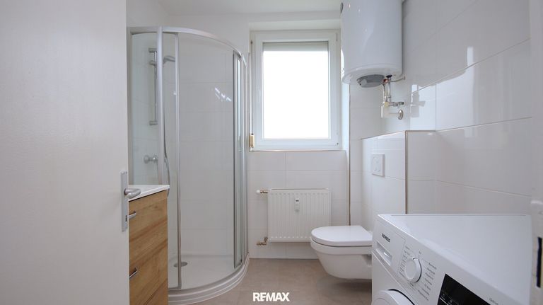 Badezimmer mit Dusche