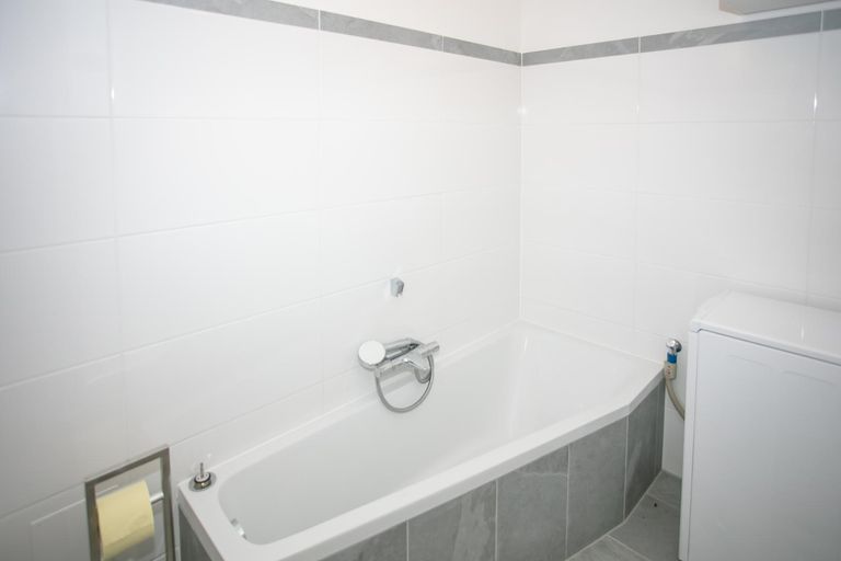 Badezimmer Praxisgebäude Ansicht 2