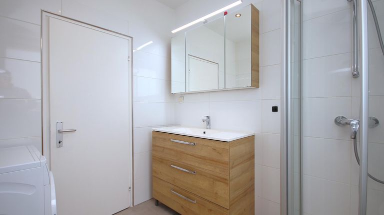Badezimmer mit Dusche