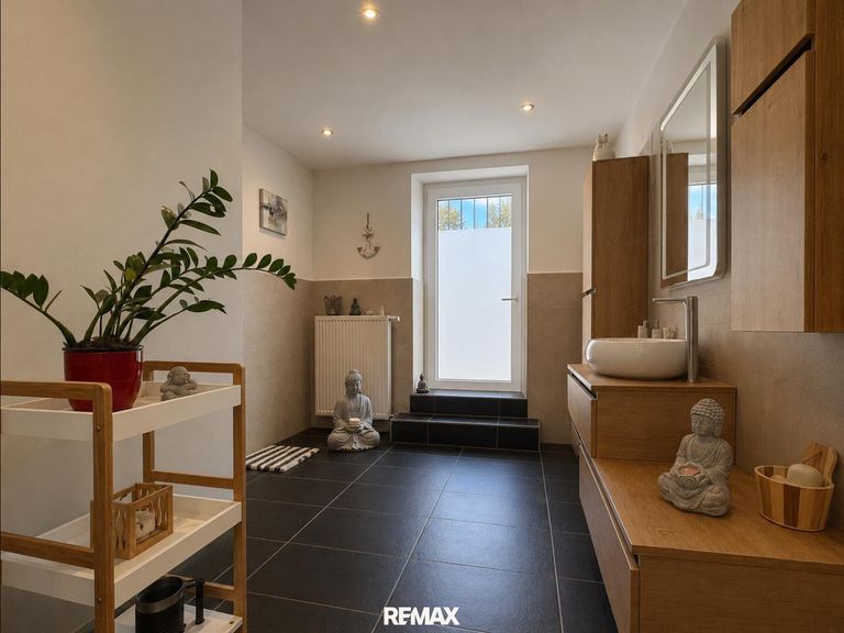 1. Obergeschoss - Wohnung - Bad 2