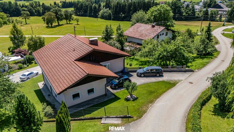 Drohnenaufnahme des Hauses