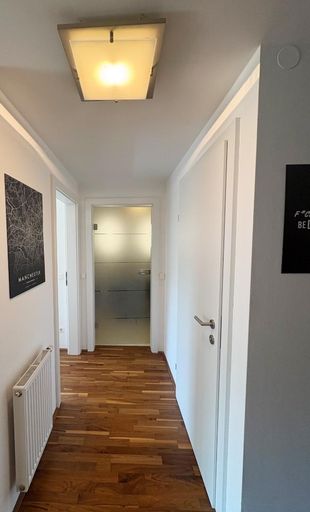 08. Flur