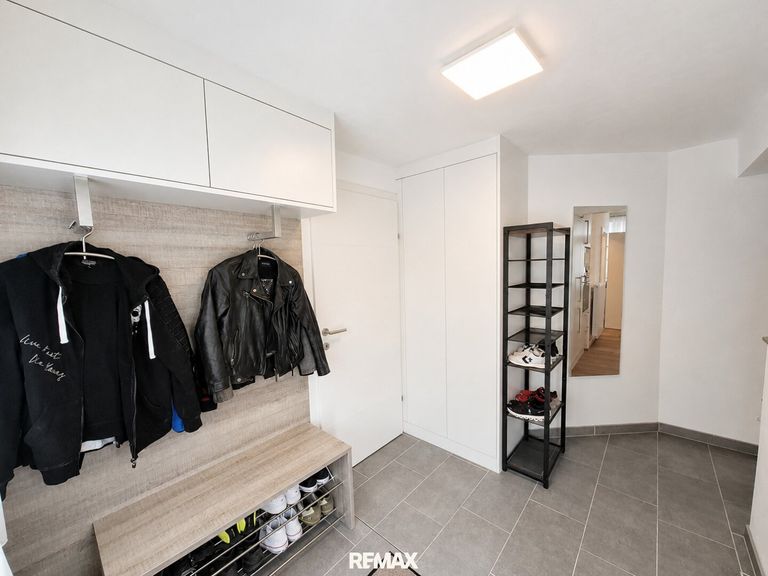 Vorraum mit Garderobe