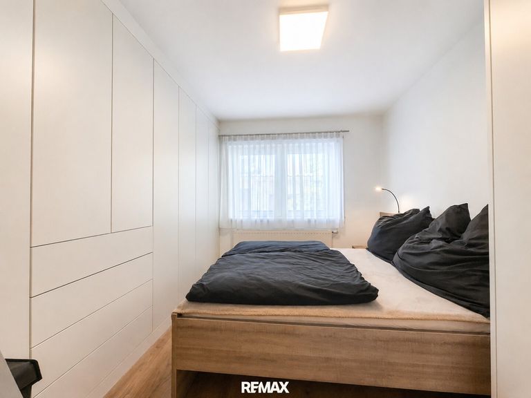 Schlafzimmer mit Einbauschrank