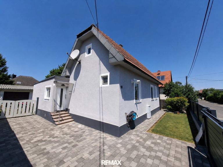 Einfahrt & Haus