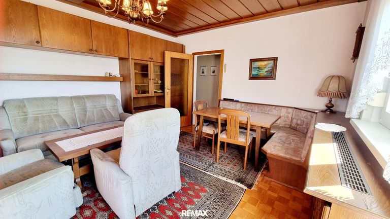 Wohnzimmer mit Loggia süd-west-seitig