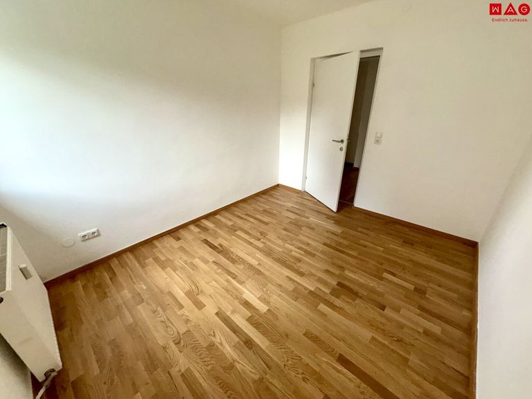 Büro / Ankleide- oder Kinderzimmer