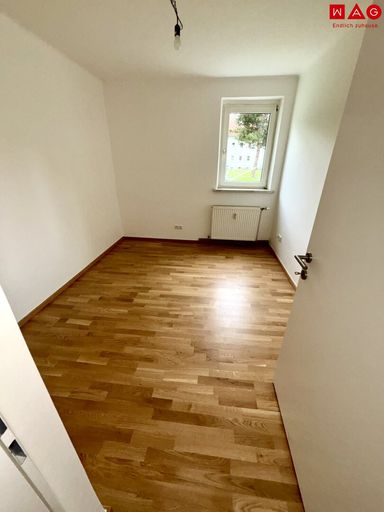 Büro / Ankleide- oder Kinderzimmer