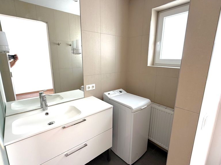 Badezimmer mit Fenster