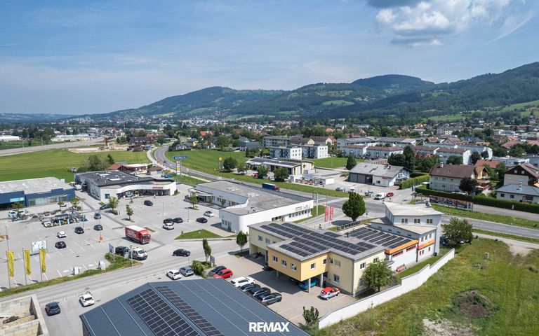 Bürogebäude in sichtbarer Lage von Micheldorf