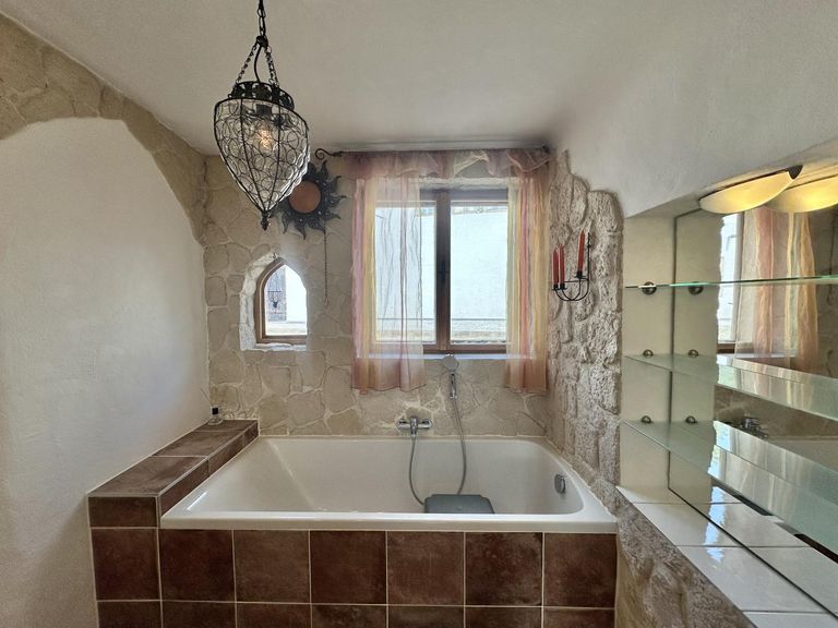 Badezimmer mit WC 1