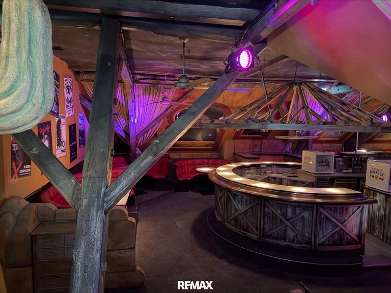 Bar im OG