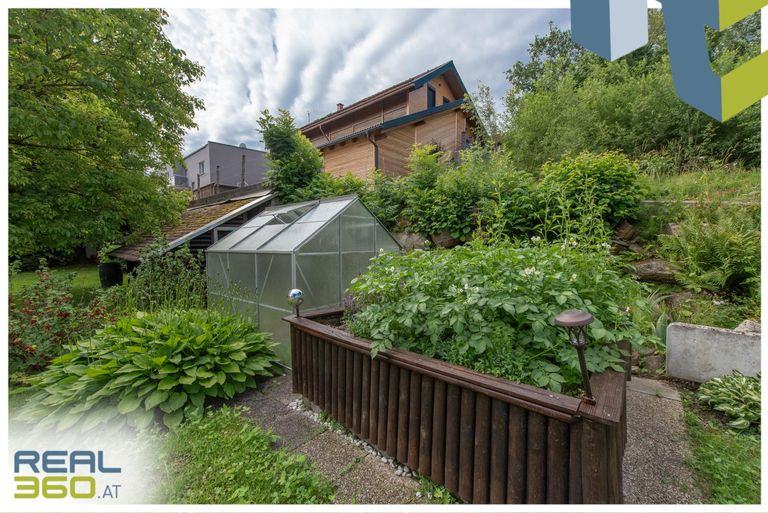 Hochbeet und Gewächshaus
