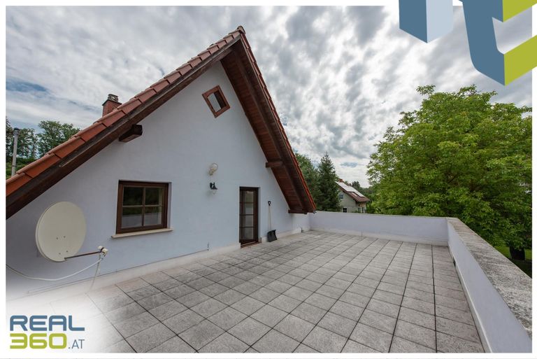 Terrasse bei Kinderzimmer im OG