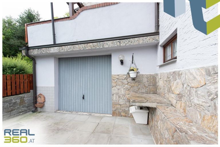 Einfahrt Garage