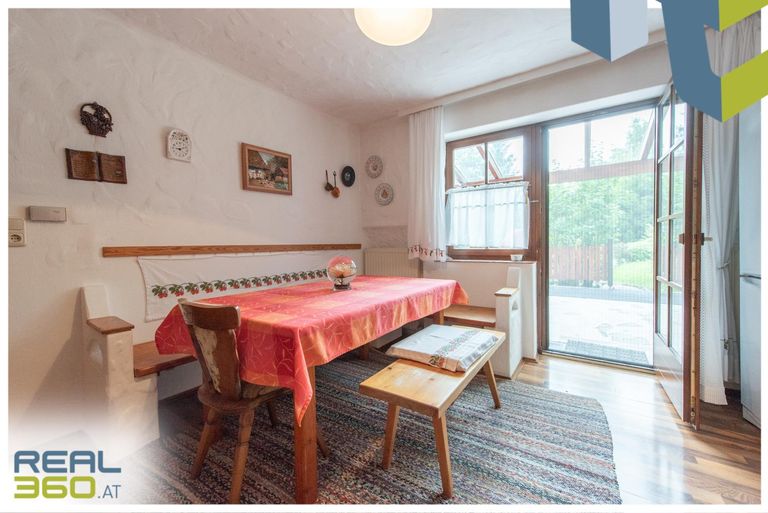 Essbereich mit Zugang zur Terrasse im EG