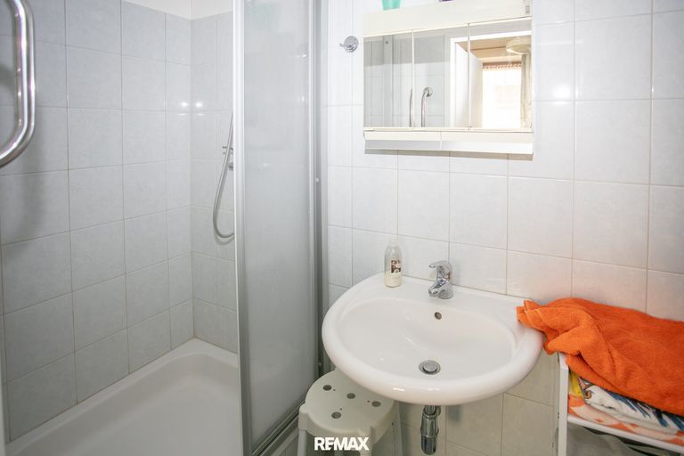 1. Stock Dusche-WC