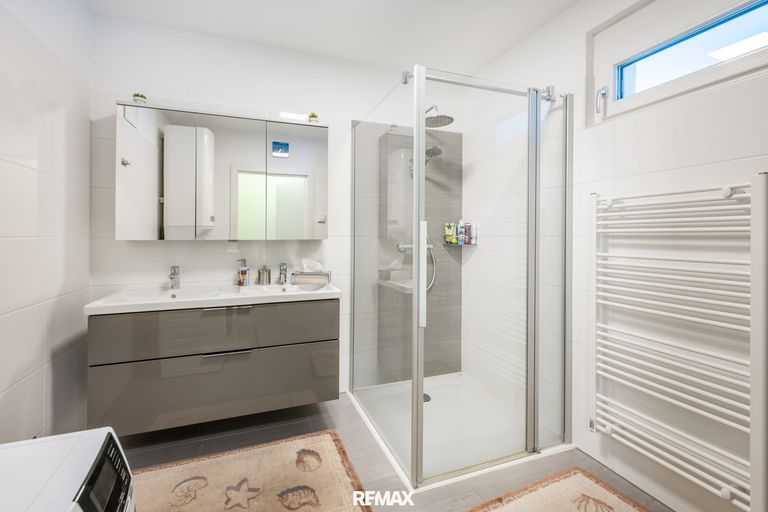 Modernes Badezimmer