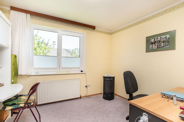 Gästezimmer-Büro im OG