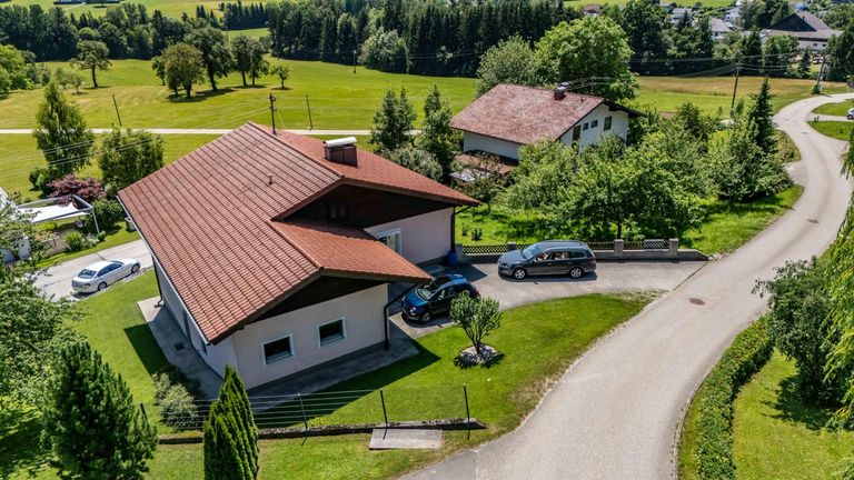Drohnenaufnahme des Hauses