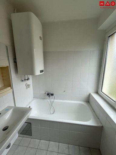 Bad mit Badewanne