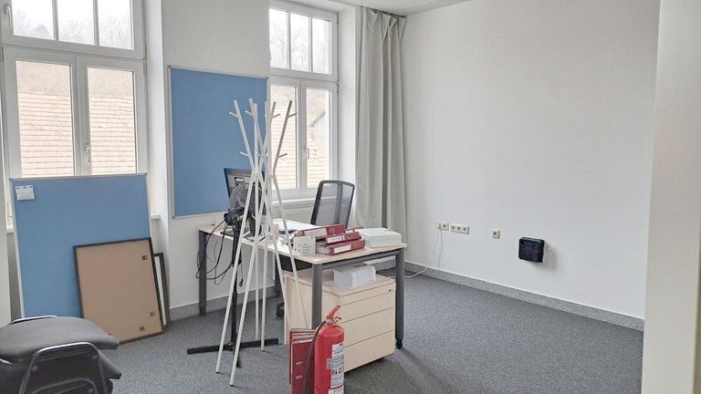 Büro mittig