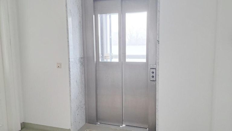 Lift vom Gehsteig bis zum Büro