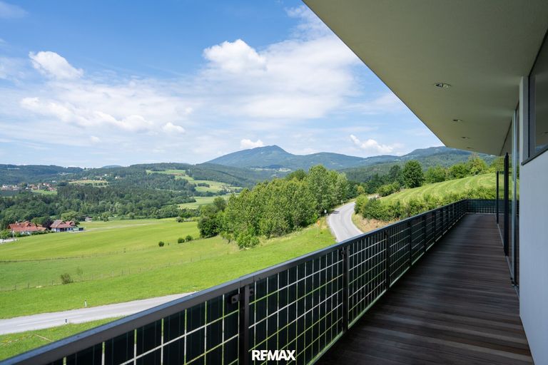 Terrasse mit Blick zum Grazer Hausberg Schöckl