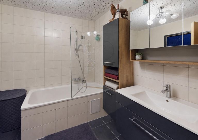 Wohnung - Badezimmer.