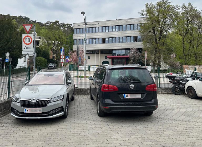 Parkplatz (rechts)