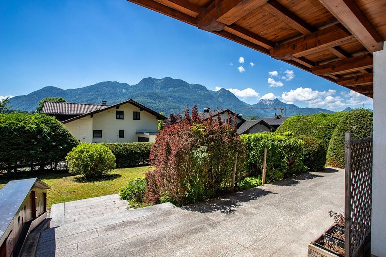 Terrasse Erdgeschoss mit Ausblick Richtung Katrin