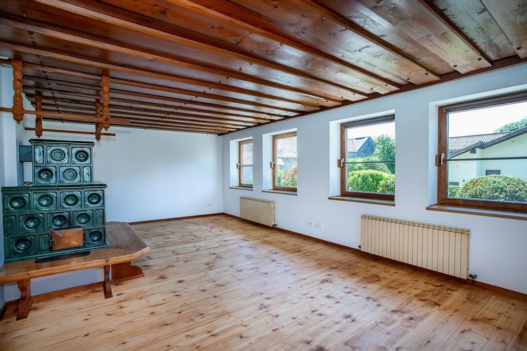 Wohnzimmer mit Kachelofen Erdgeschoss