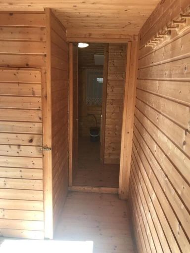 Vorzimmer mit Blick in das Badezimmer
