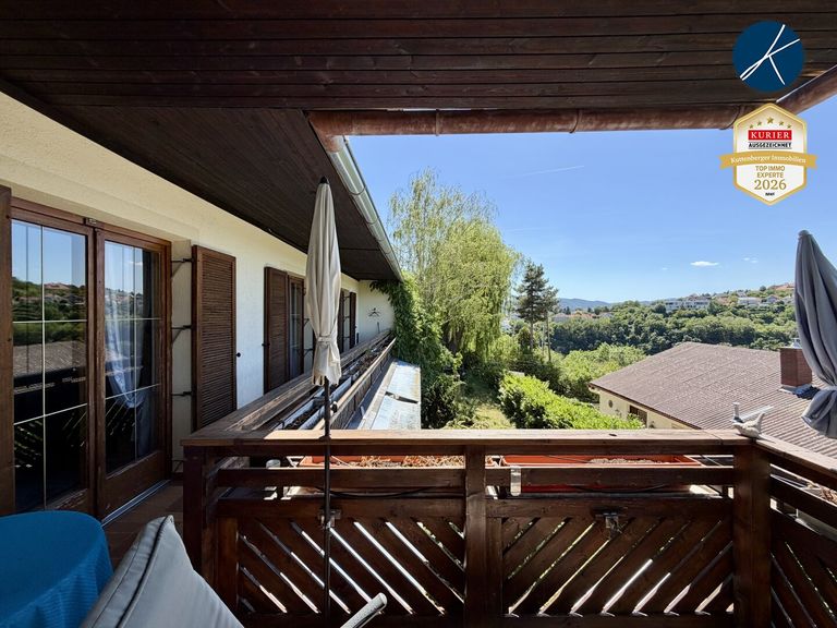 Großzügiger Balkon mit Ausblick