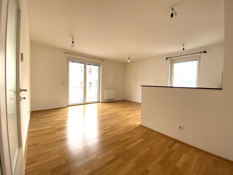 Wohnzimmer - Blick Richtung Balkon