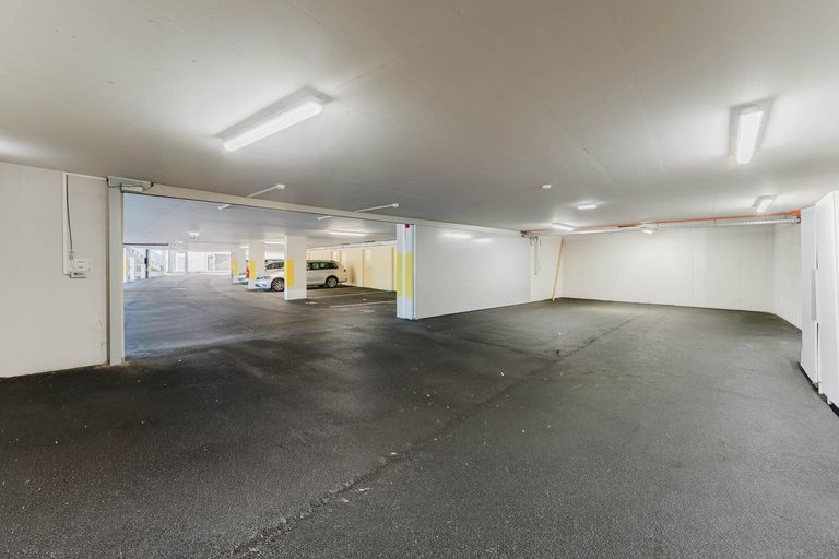exklusiv abgeschlossener Garagenbereich optional
