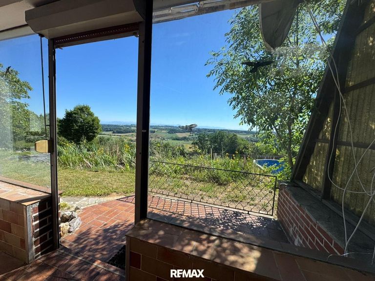 Blick von der Loggia auf die Terrasse