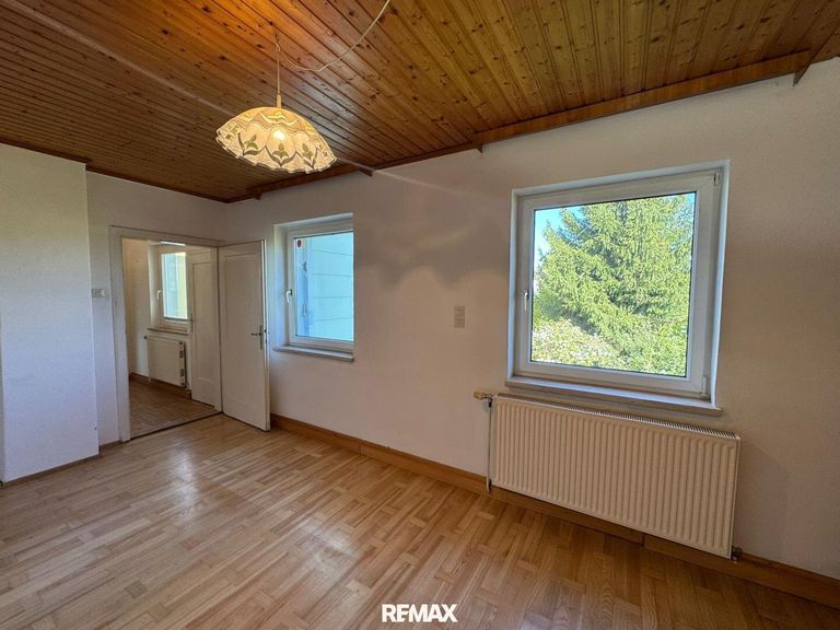 Zimmer mit Blick in den Garten