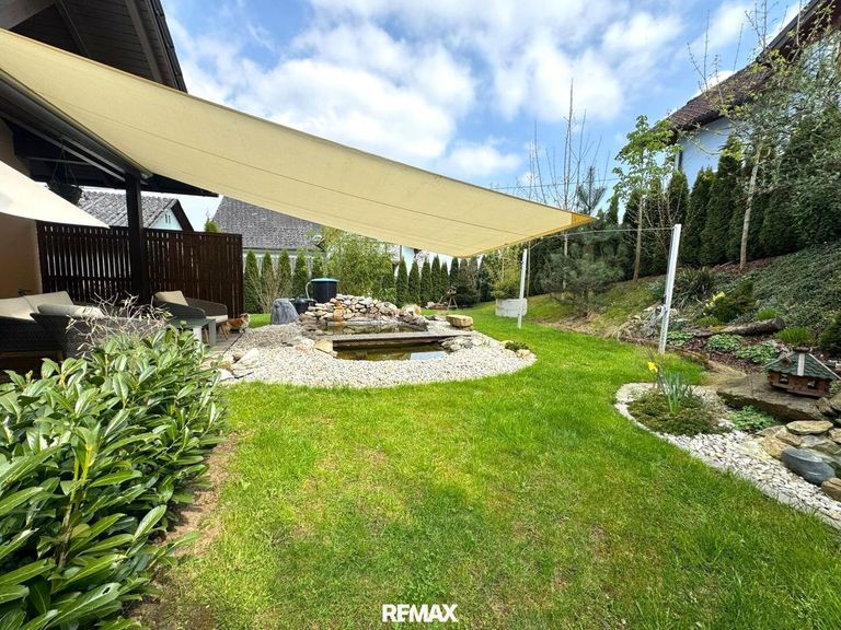Terrassenbereich und Garten