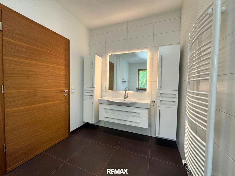 Wohneinheit 1 Badezimmer bei Schlafzimmer 