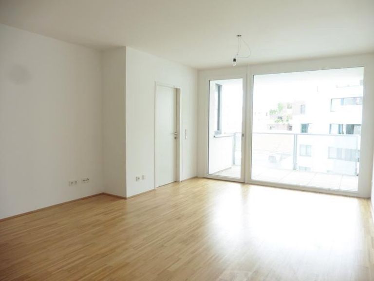 Wohnzimmer mit Blick zur Loggia