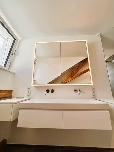 Modernes Doppelwaschbecken