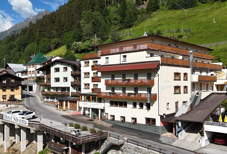 Kappl - Hotel - Drohnenansicht.