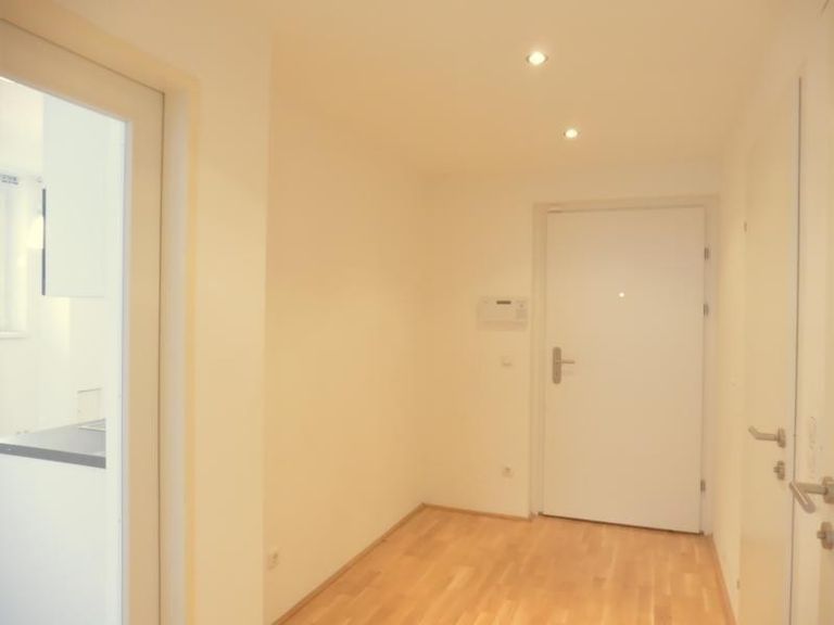 Vorraum mit Spotbeleuchtung