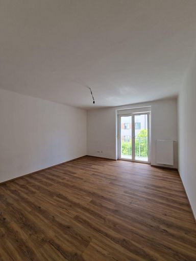 2.Zimmer mit Balkonausgang