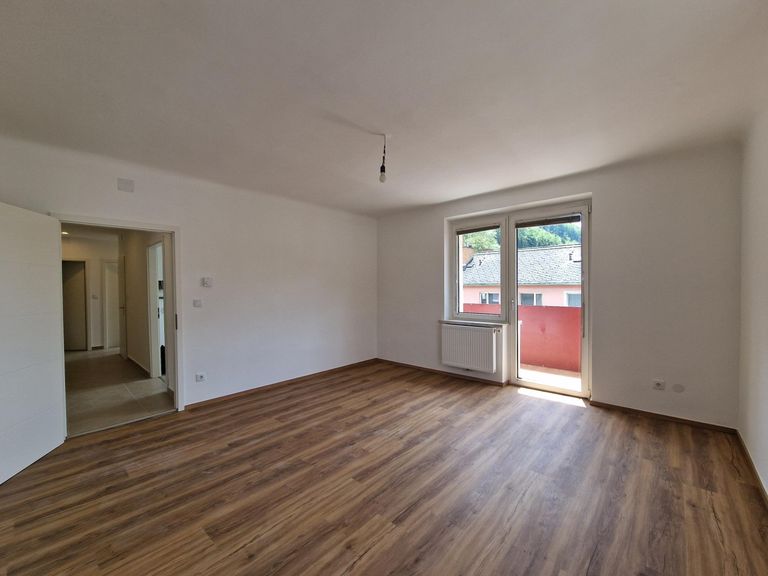 Neue Böden und Türen